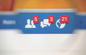 Minaccia sui social il compagno della ex: denunciato 37enne di Brindisi
