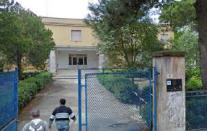Nuova irruzione nell’istituto “Benedetto Croce”. Identificati e segnalati tre minori