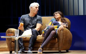 Biagio Izzo e Rocío Muñoz Morales in “Di’ che ti manda Picone”