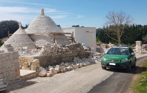 I nuovi barbari: demoliscono trullo in zona tutelata, intervengono i Carabinieri forestali