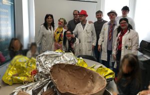 Un grande uovo di Pasqua donato ai bambini del reparto di Pediatria dell’Ospedale Perrino