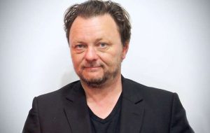 John Niven presenta a Ceglie il libro “Invidia il prossimo tuo”