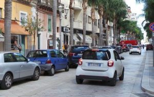 Corso Garibaldi invaso dalle auto: cosa ne pensano i candidati sindaco?