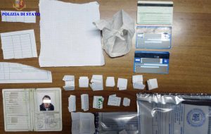 Francobolli alla cocaina: un arresto e due denunce