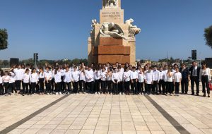 Il Coro Provinciale della Rete Orpheus nelle manifestazioni civili e militari: il successo di una buona pratica delle Scuole brindisine che inneggia alla legalità mediante la musica.