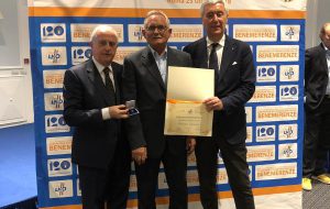 Una vita per lo sport: Franco Giansante insignito della benemerenza della LND