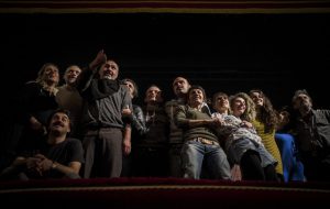 Al Nuovo Teatro Verdi in modalità Black Friday: “l’Abito Nuovo” ad un prezzo super vantaggioso