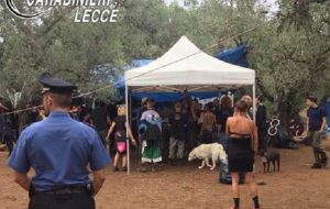 I Carabinieri irrompono in un rave party in provincia di Lecce: denunciati numerosi giovani brindisini