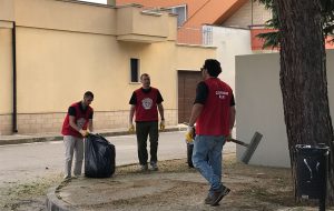Mesagne: CasaPound ripulisce l’area dell’istituto secondario “Aldo Moro”