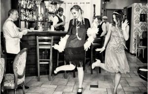 Un mondo che va a ritmo anni Trenta. Di Vanessa Gloria