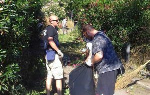CasaPound ripulisce la pista ciclabile del Rione Sant’Angelo di Brindisi