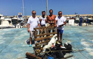 Pulizia del mare: la LNI di Ostuni organizza la gara di pesca ai rifiuti in superficie