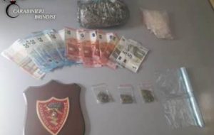 Droga, guida senza patente e resistenza a pubblico ufficiale: nei guai 25enne di Francavilla