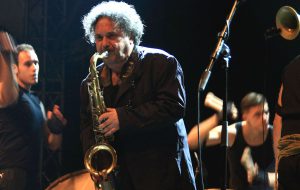Domani sera Enzo Avitabile e i Bottari in concerto a Carovigno