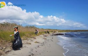 Rifiuti sulle spiagge: lo studio del Consorzio rivela che provengono dal mare