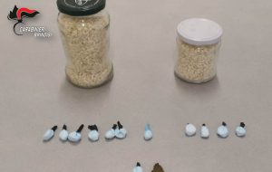 Cocaina e hashish tra i grani di riso: arrestato fornaio