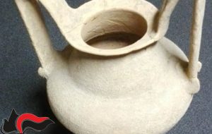In casa un prezioso reperto archeologico: denunciato per impossessamento illecito di beni culturali