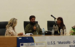 Gli studenti brindisini incontrano il Colonnello Calcagni: “un lungo brivido di emozione”