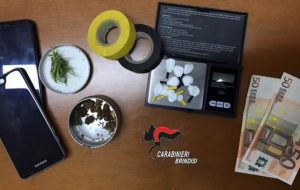 Cocaina e marijuana: arrestati fattorino e geometra