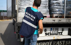 Sequestrate 24 tonnellate di cozze nere nel porto di Brindisi