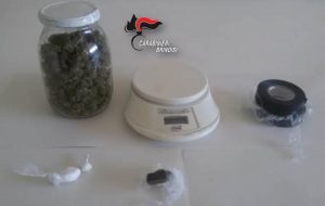 Nasconde in casa un Kg di cocaina: arrestato 52enne