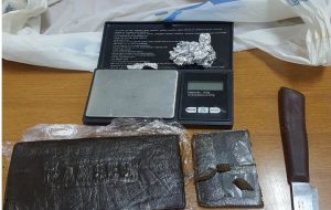 Il cane antidroga One fiuta 161 grammi di hashish nasconti in garage