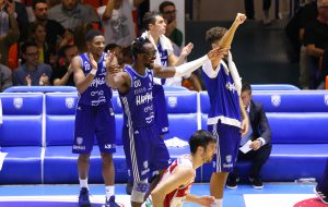 Una solida Happy Casa Brindisi festeggia la prima vittoria stagionale davanti al pubblico amico