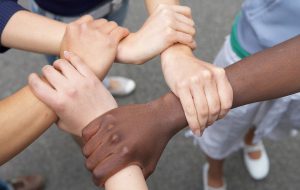 Oggi a Brindisi manifestazione per dire no alla violenza e al razzismo