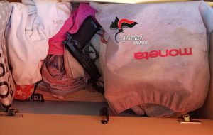 Trasforma pistola giocattolo in arma da sparo: arrestato