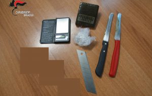 Beccato con 75 grammi di hashish ed un taglierino: arrestato 22enne brindisino