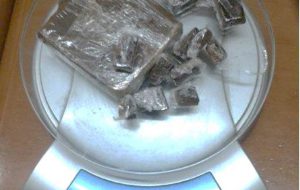 Ai domiciliari con un etto di hashish: arrestato