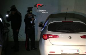Scoperto deposito di auto rubate utilizzate per rapine e furti