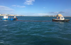 Un Cesna con 10 persone a bordo costretto all’ammaraggio nel porto di Brindisi, ma è solo un’esercitazione