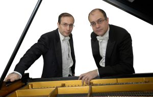 BrindisiClassica: giovedì 8 “Quattro mani all’opera”, concerto del duo pianistico Aurelio e Paolo Pollice