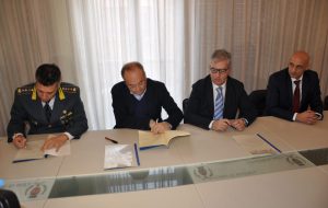 Firmato il Protocollo d’intesa tra la Guardia di Finanza, l’Agenzia delle Entrate ed il Comune di Brindisi finalizzato a potenziare l’azione di contrasto all’evasione fiscale
