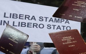Giù le mani dall’informazione: anche i giornalisti brindisini contro il bavaglio alla stampa