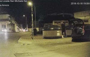 Rifiuto selvaggio: i furbetti ripresi dalle telecamere della Polizia Locale di San Michele Salentino