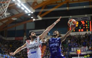 Serata storta al tiro per la Happy Casa. Reggio Emilia viola il PalaPentassuglia