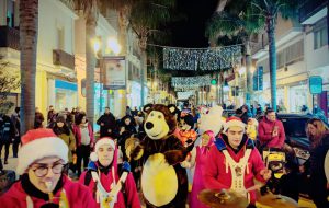 STREET MAGIC FANTASY: dopo il grande entusiasmo di ieri, oggi pomeriggio torna la Parata di Natale nel centro di Brindisi