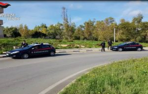 Resta bloccata in strada mentre va in ospedale per partorire: soccorsa dai Carabinieri
