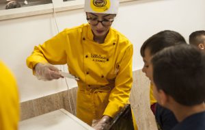 “La Magia del Cioccolato” è anche solidarietà: svolto un laboratorio che ha visto protagonisti padri detenuti e figli