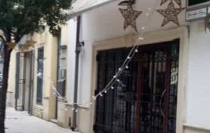 Se questo è Natale… vandali in azione distruggono addobbi a Brindisi e San Pietro
