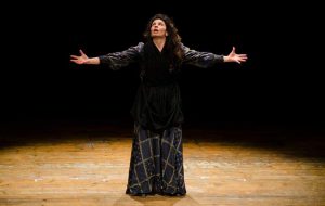 La Ianara: Elisabetta Aloia alla rassegna “Teatri a Vapore” al Binario23