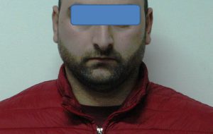 Carabinieri e Polizia fermano rapinantore a mano armata
