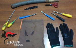 In auto con arnesi da scasso: denunciati due giovani di Villa Castelli