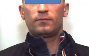 Sferra un pugno a Carabiniere per evitare controllo: arrestato