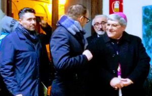 Anche il vescovo di Oria visita la mostra dedicata agli Ulivi