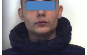 Il proprietario scende dall’auto ed il ladro se la porta via: fermato ed arrestato 19enne di Brindisi