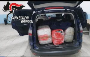 I carabinieri sequestrano 130 Kg di marijunana dopo un lungo inseguimento su strada sterrata