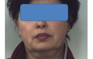 Salone di parrucchiera abusivo con allaccio abusivo alla rete elettrica: arrestata 56enne
